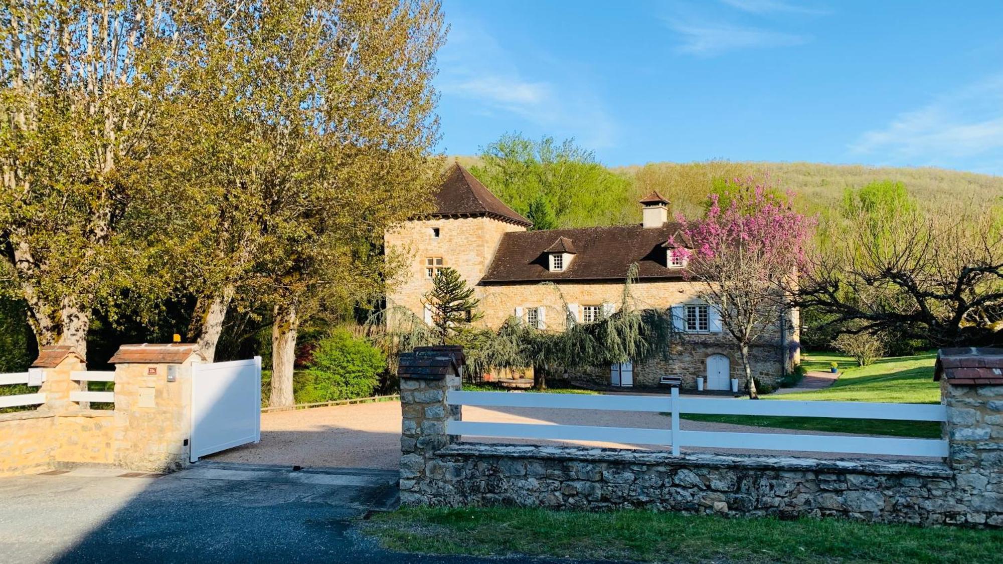 مبيت وإفطار Saint-Denis-lès-Martel Le Moulin Du Boisset المظهر الخارجي الصورة